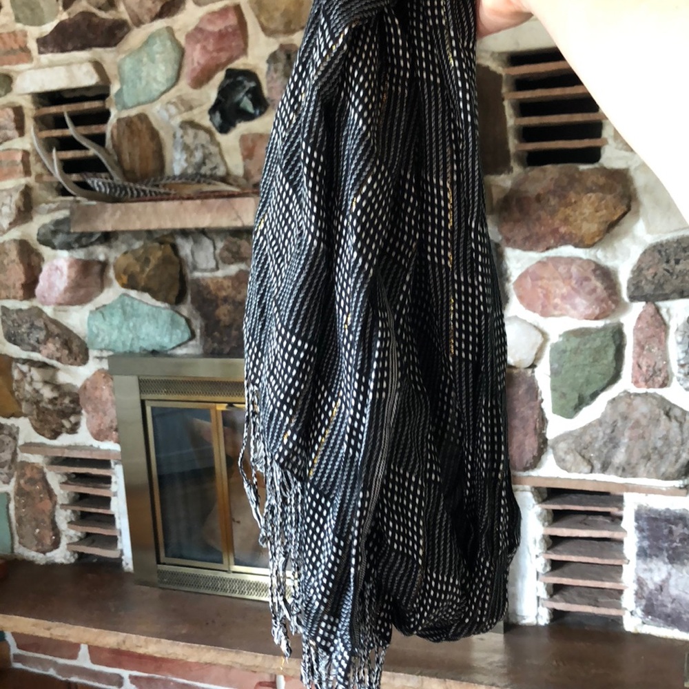 4 Style Scarves - Picture 3 of 5